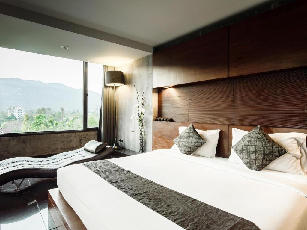 B2 Black Business And Budget Hotel — Photos 1