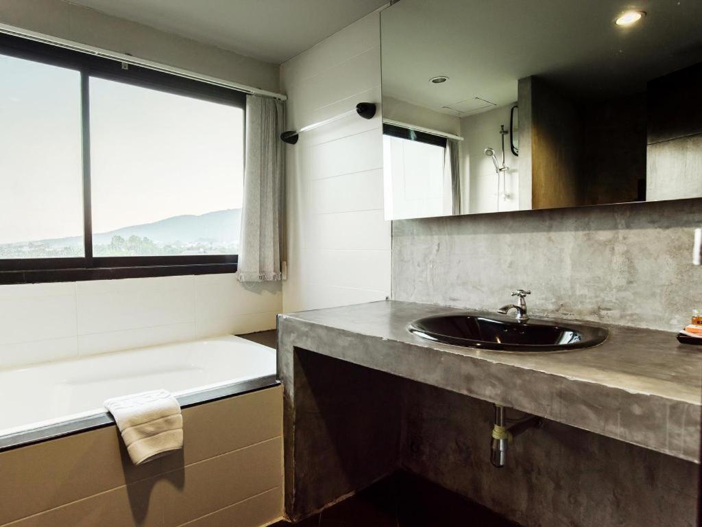 B2 Black Business And Budget Hotel — Photos 3